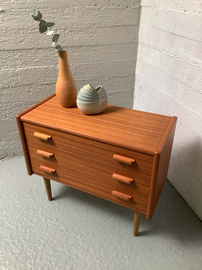 Tanskalainen lipasto 60-luku