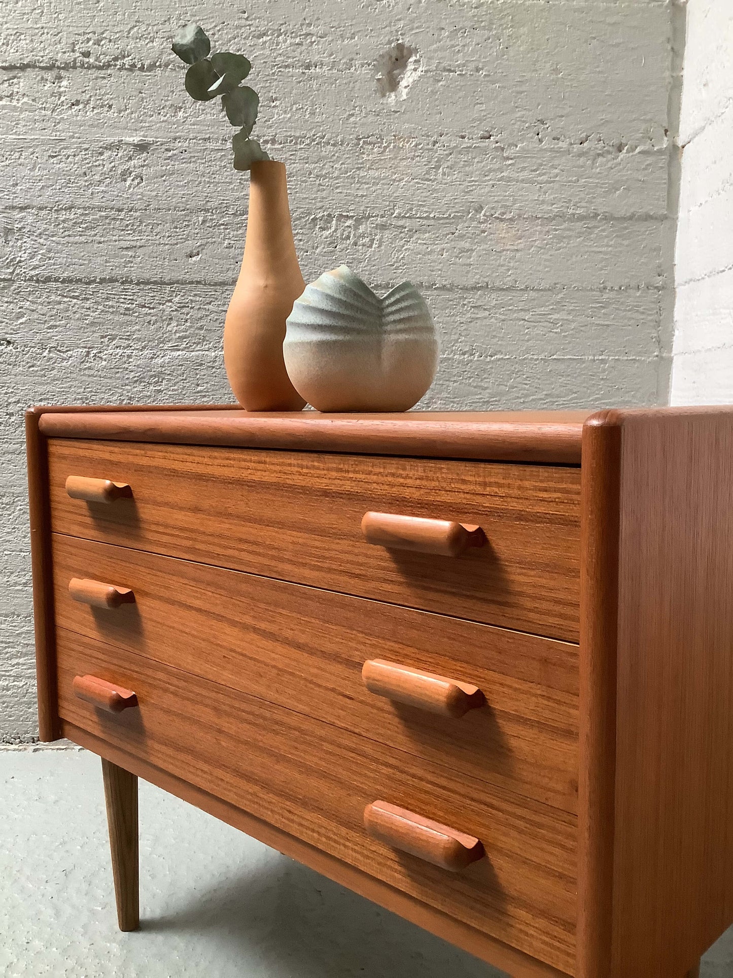 Tanskalainen lipasto 60-luku