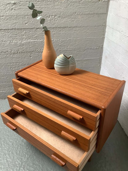 Tanskalainen lipasto 60-luku