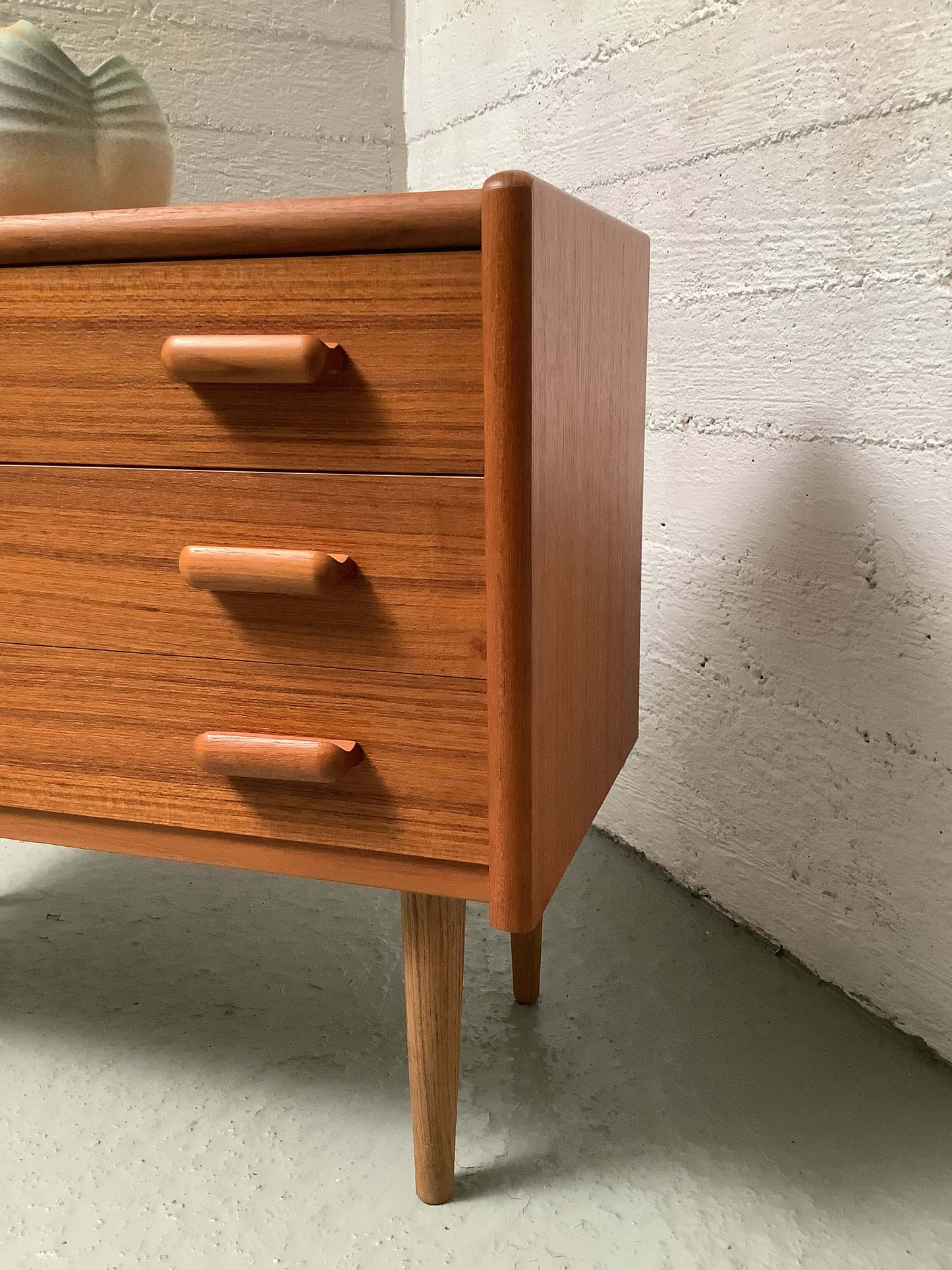 Tanskalainen lipasto 60-luku