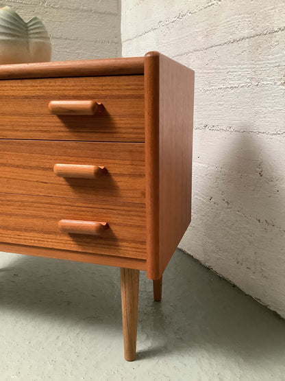 Tanskalainen lipasto 60-luku