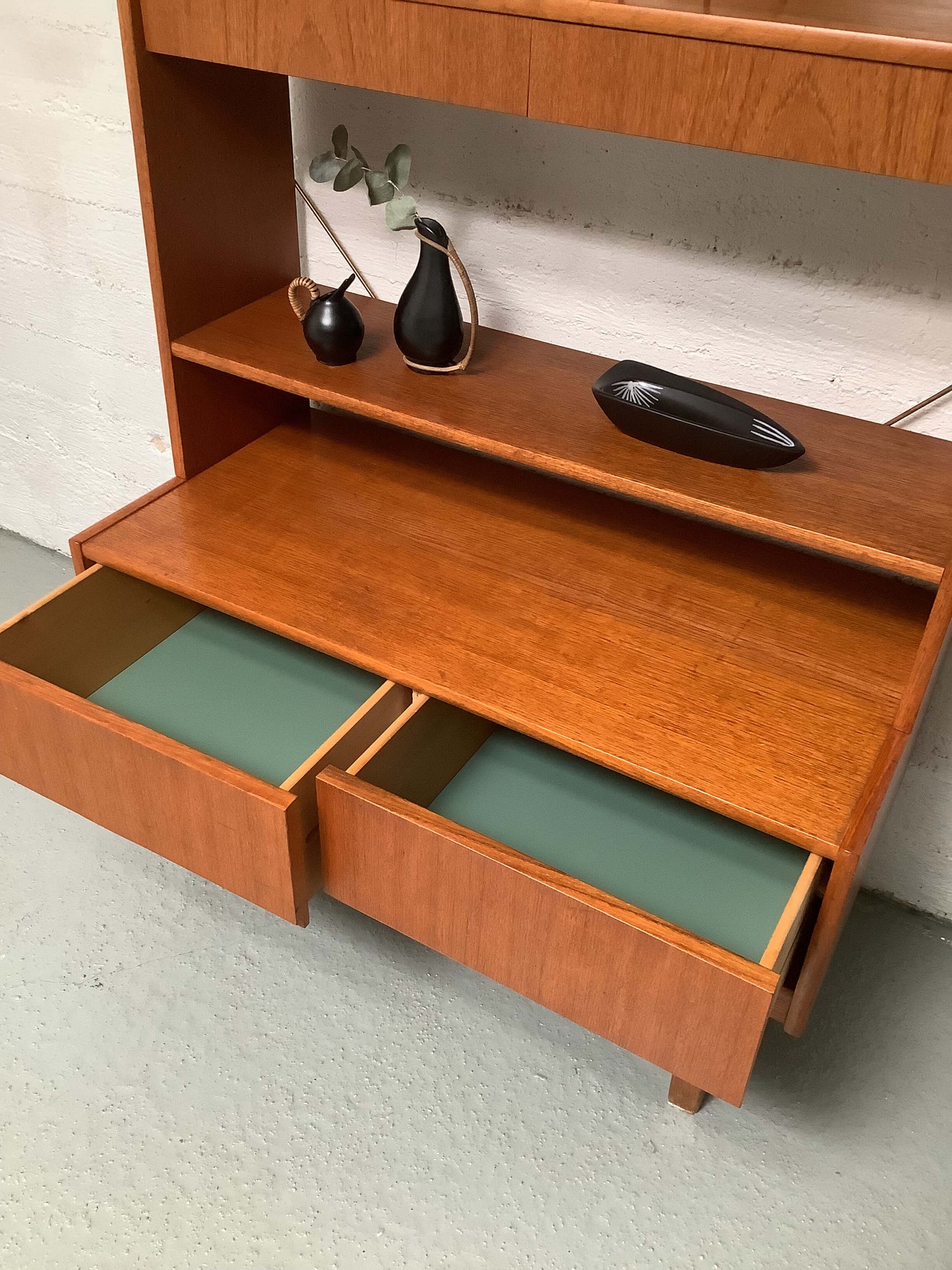 Ruotsalainen teak-kirjahylly