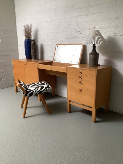 Tammi lipasto/pöytä