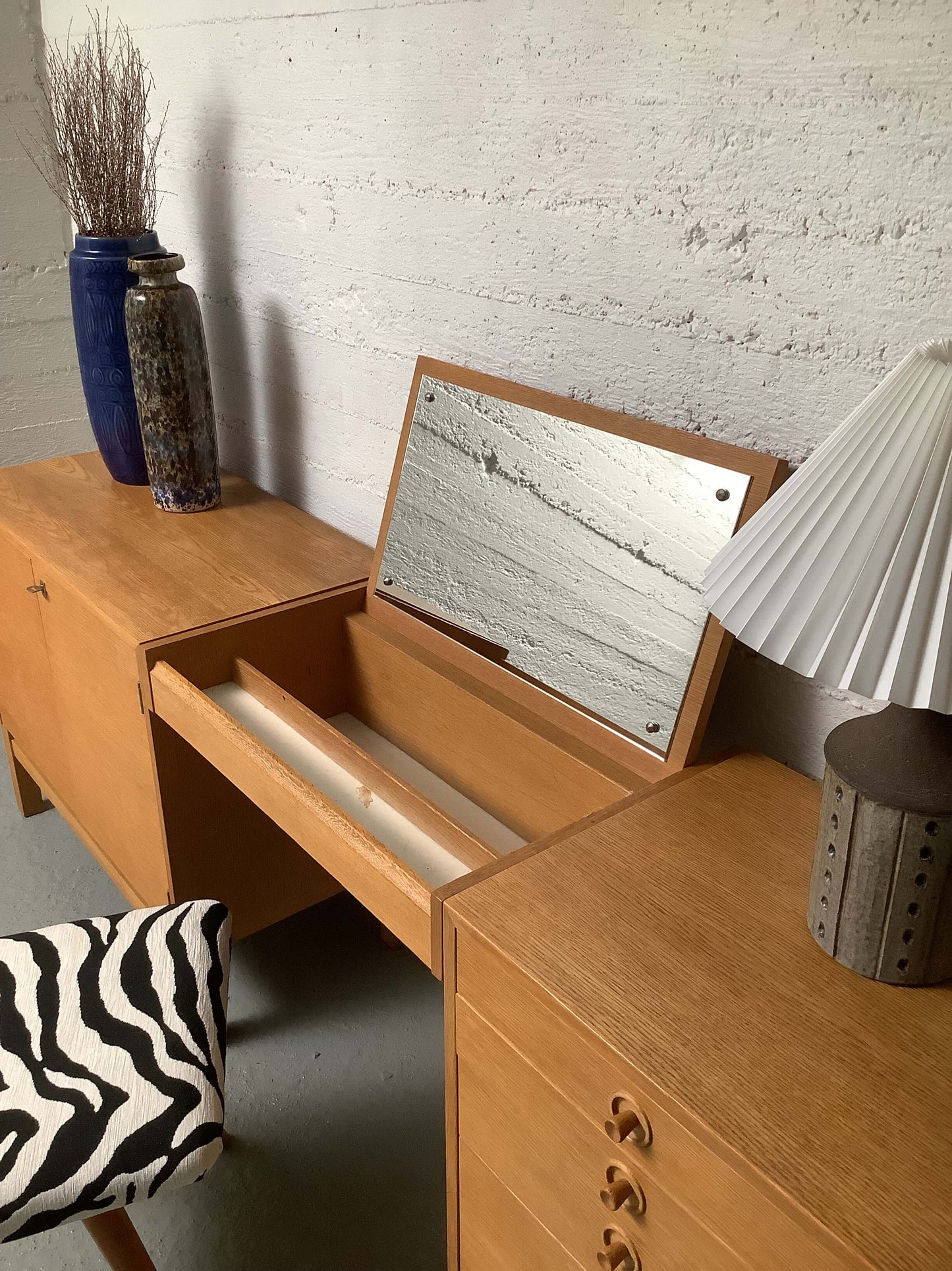 Tammi lipasto/pöytä