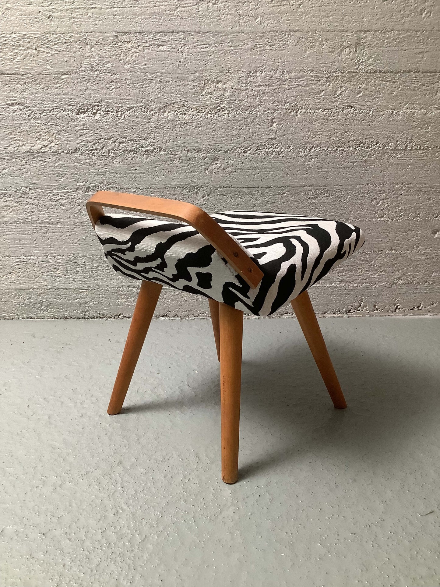 Tammi lipasto/pöytä