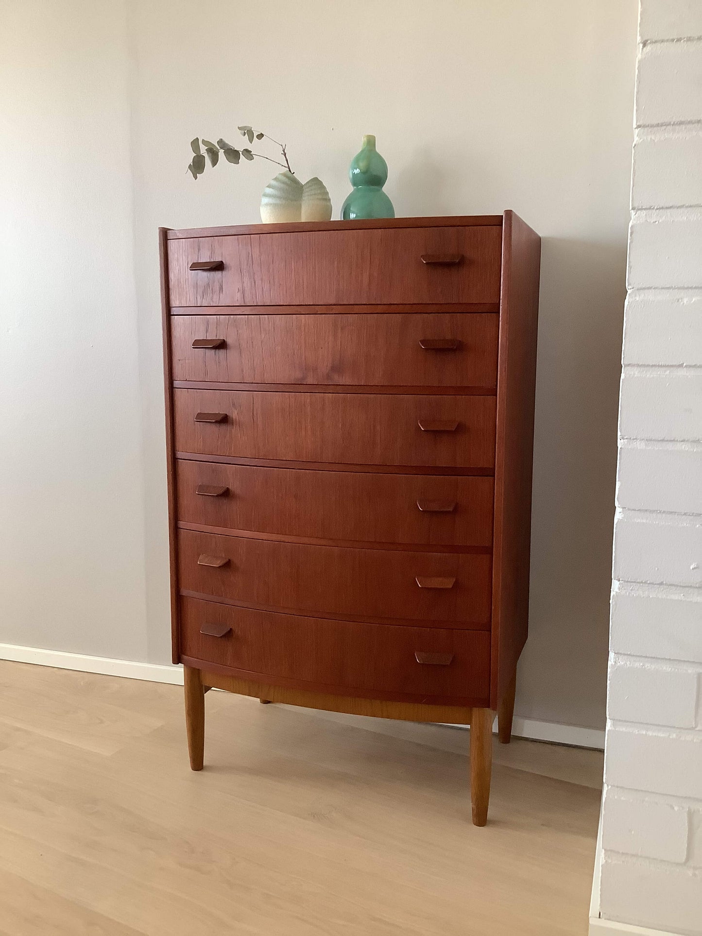 Poul M. Volther teak-lipasto