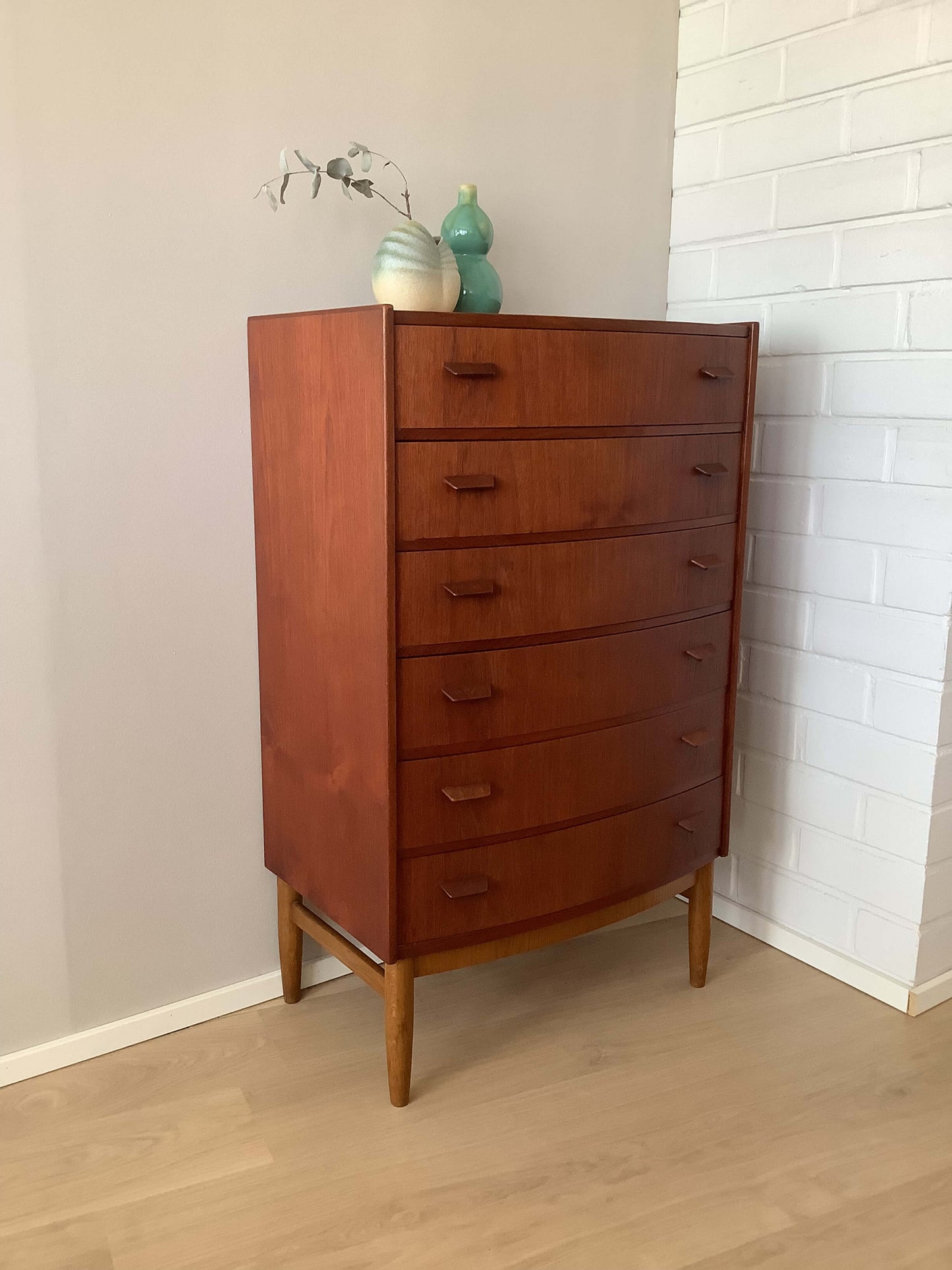 Poul M. Volther teak-lipasto