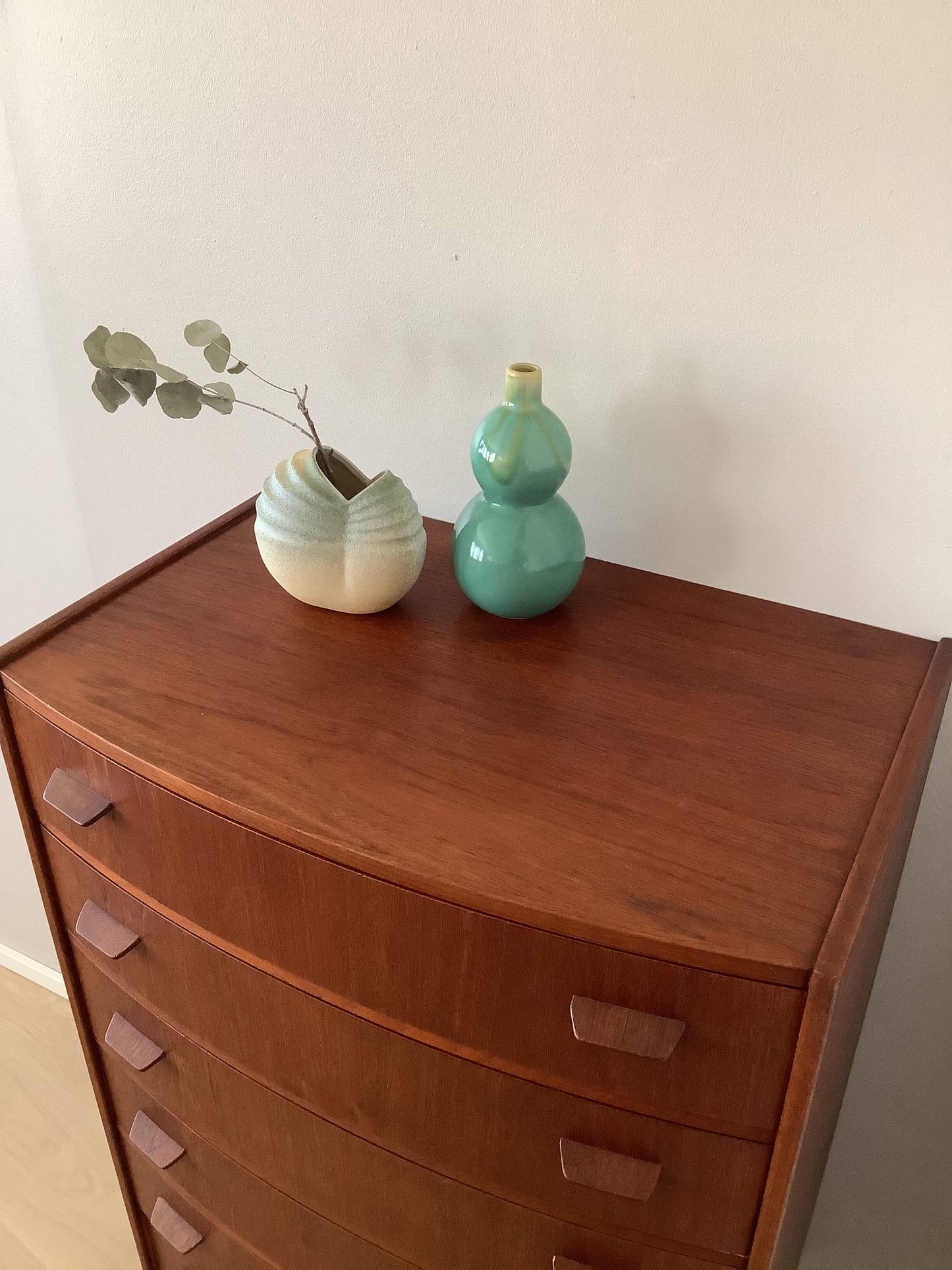 Poul M. Volther teak-lipasto