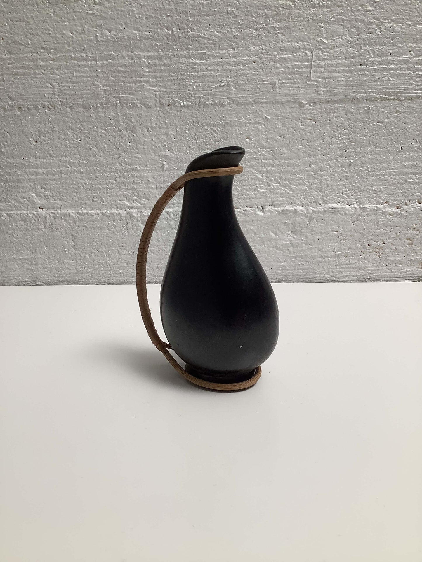 Tanskalainen pieni keraaminen maljakko