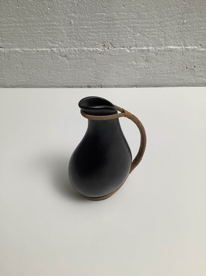 Tanskalainen pieni keraaminen maljakko