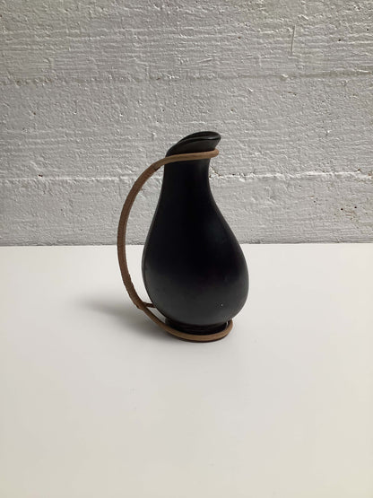 Tanskalainen pieni keraaminen maljakko