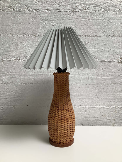 70-luvun rottinkinen pöytävalaisin