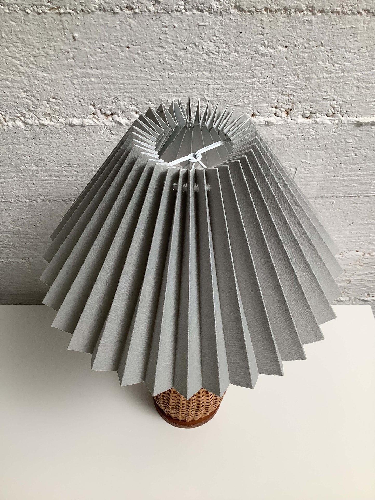 70-luvun rottinkinen pöytävalaisin