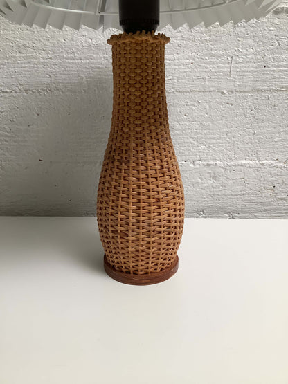 70-luvun rottinkinen pöytävalaisin