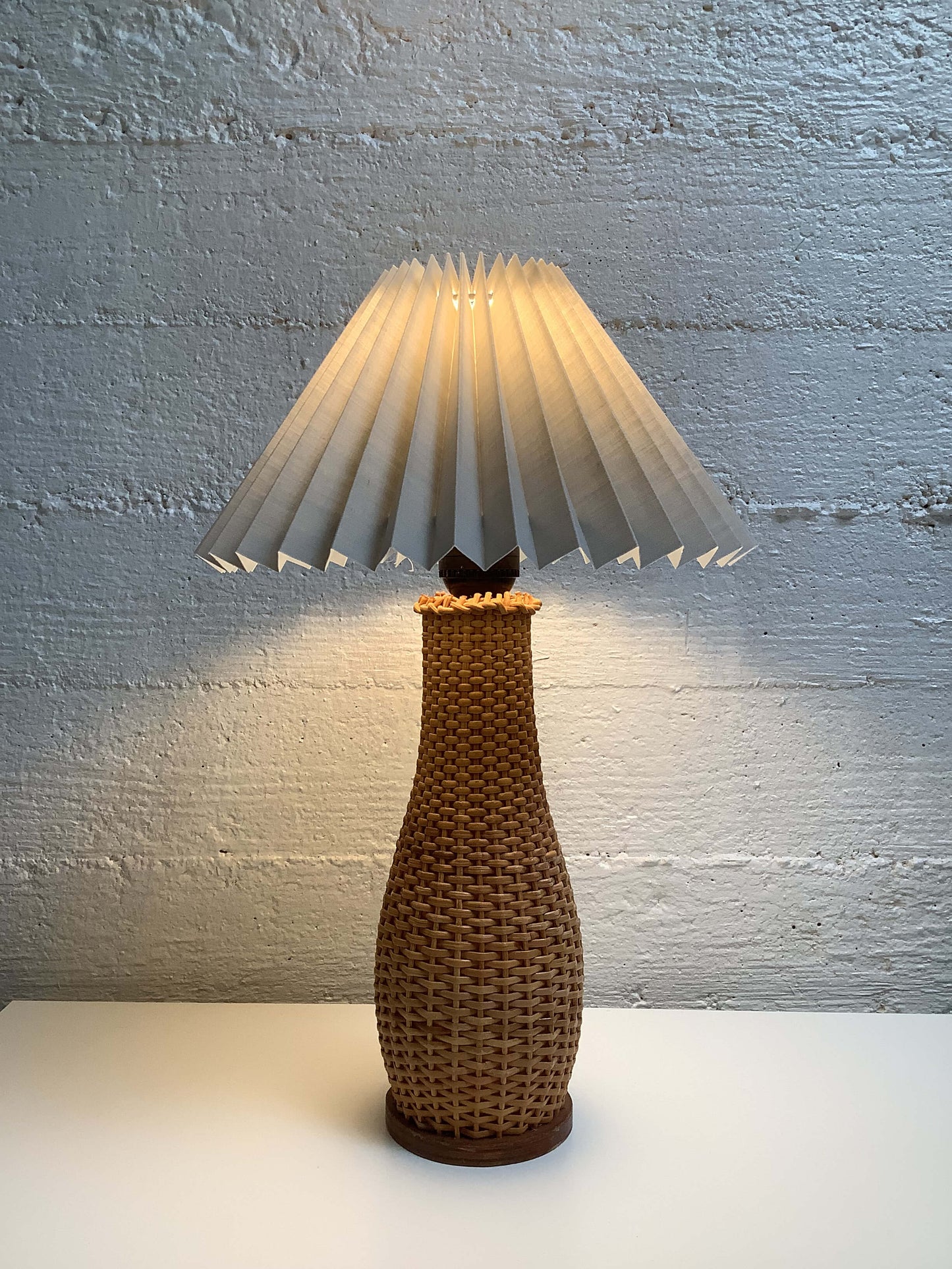 70-luvun rottinkinen pöytävalaisin