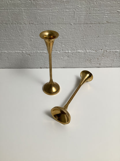 Messinkinen kynttilänjalkapari