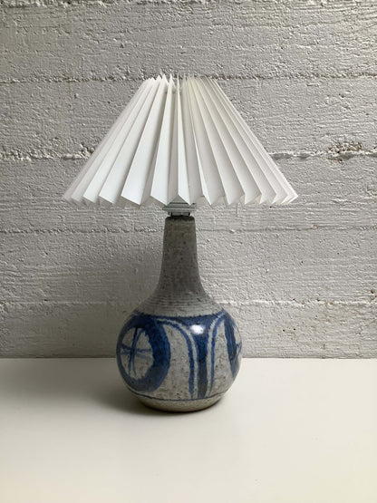 Keraaminen pöytävalaisin