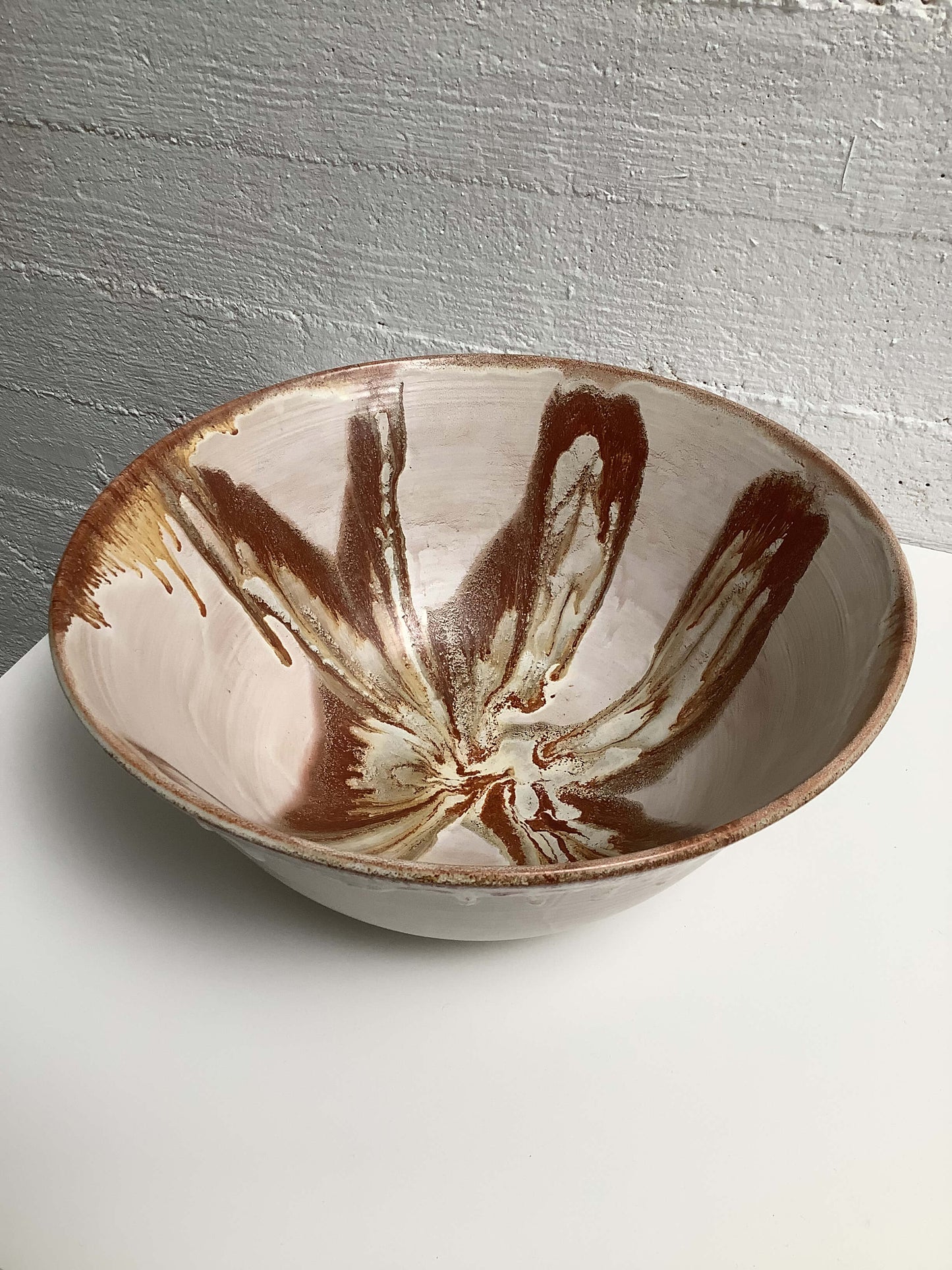 Tanskalainen keraaminen kulho