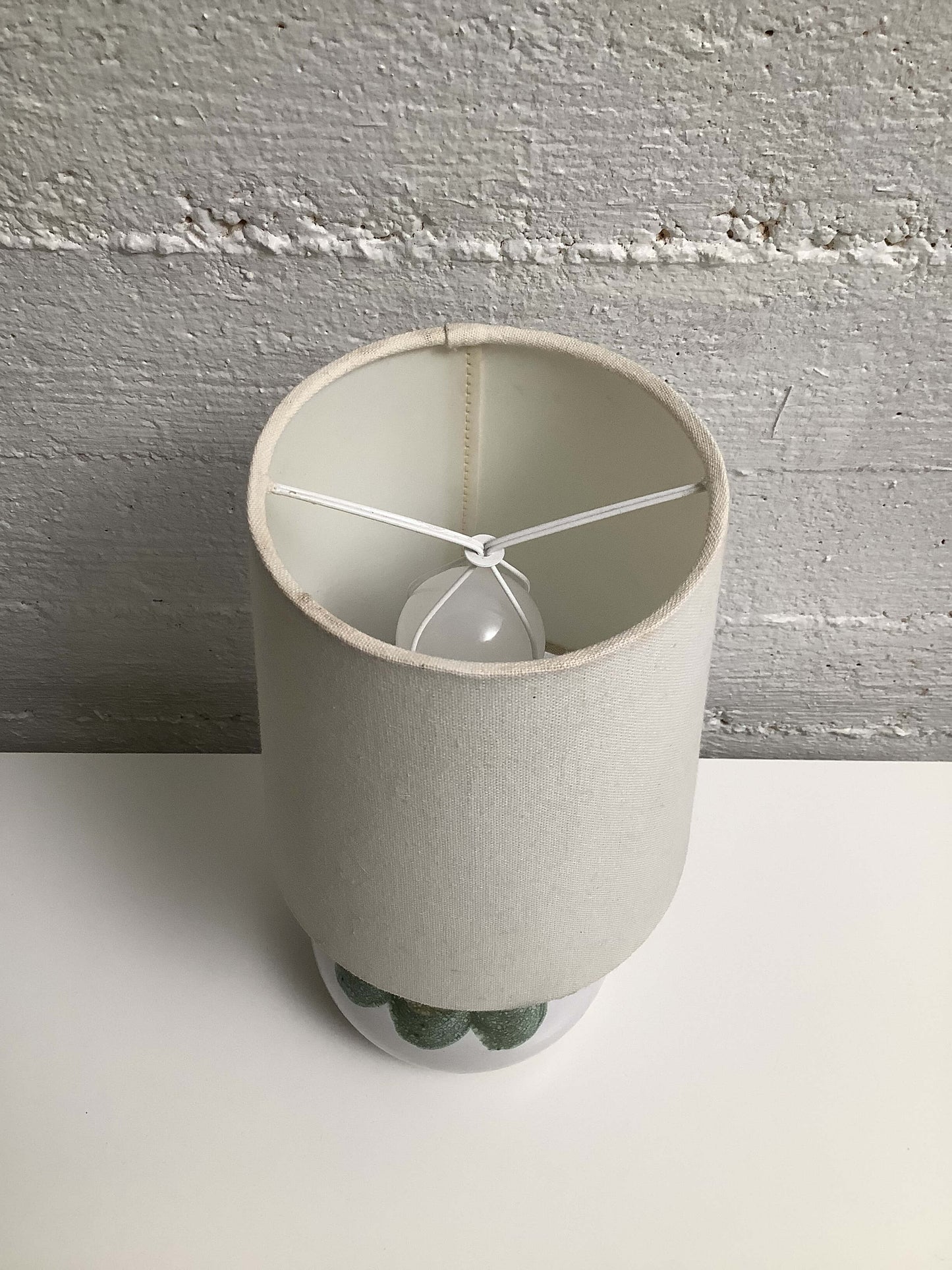 Keraaminen pöytävalaisin