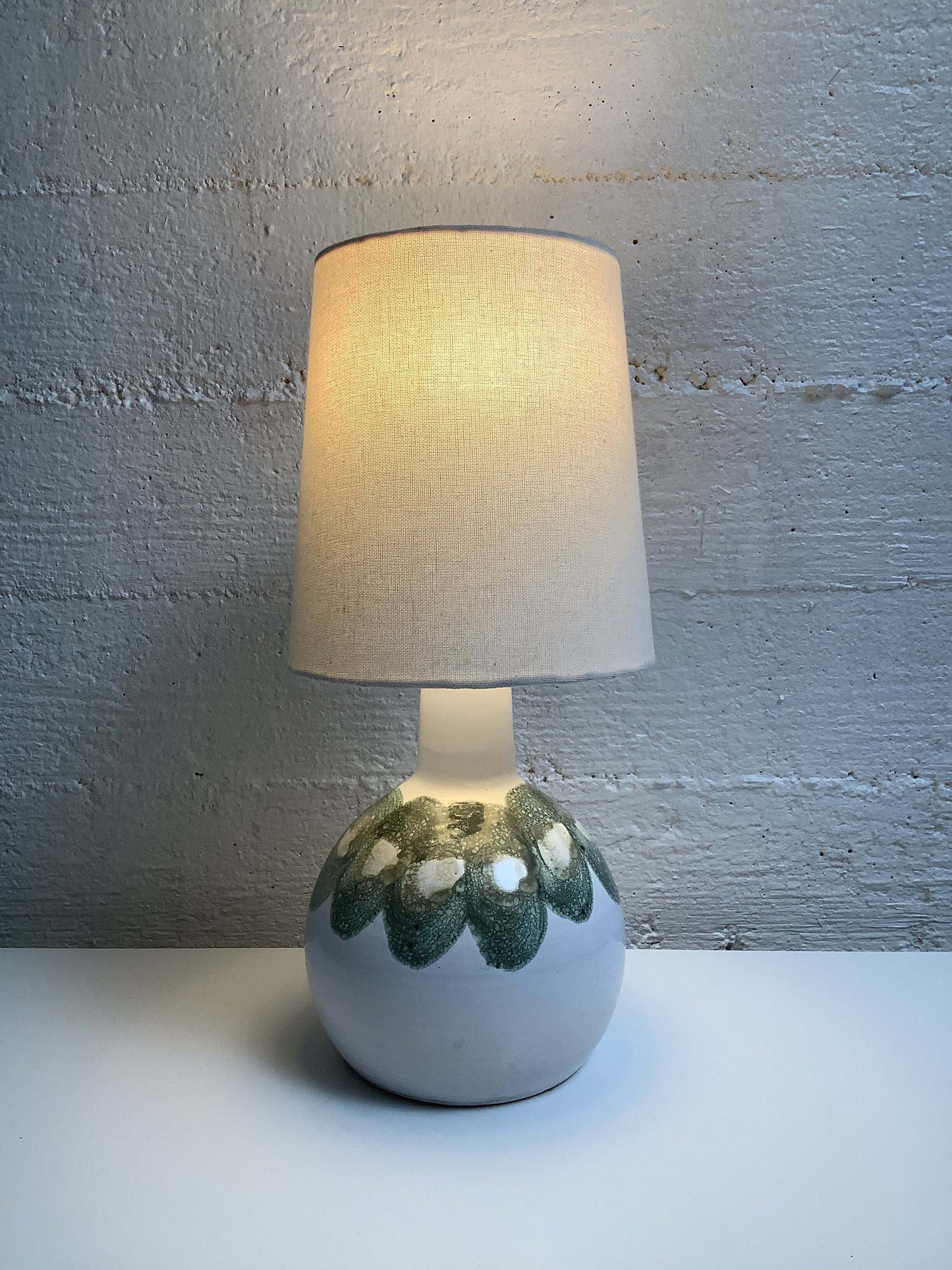 Keraaminen pöytävalaisin