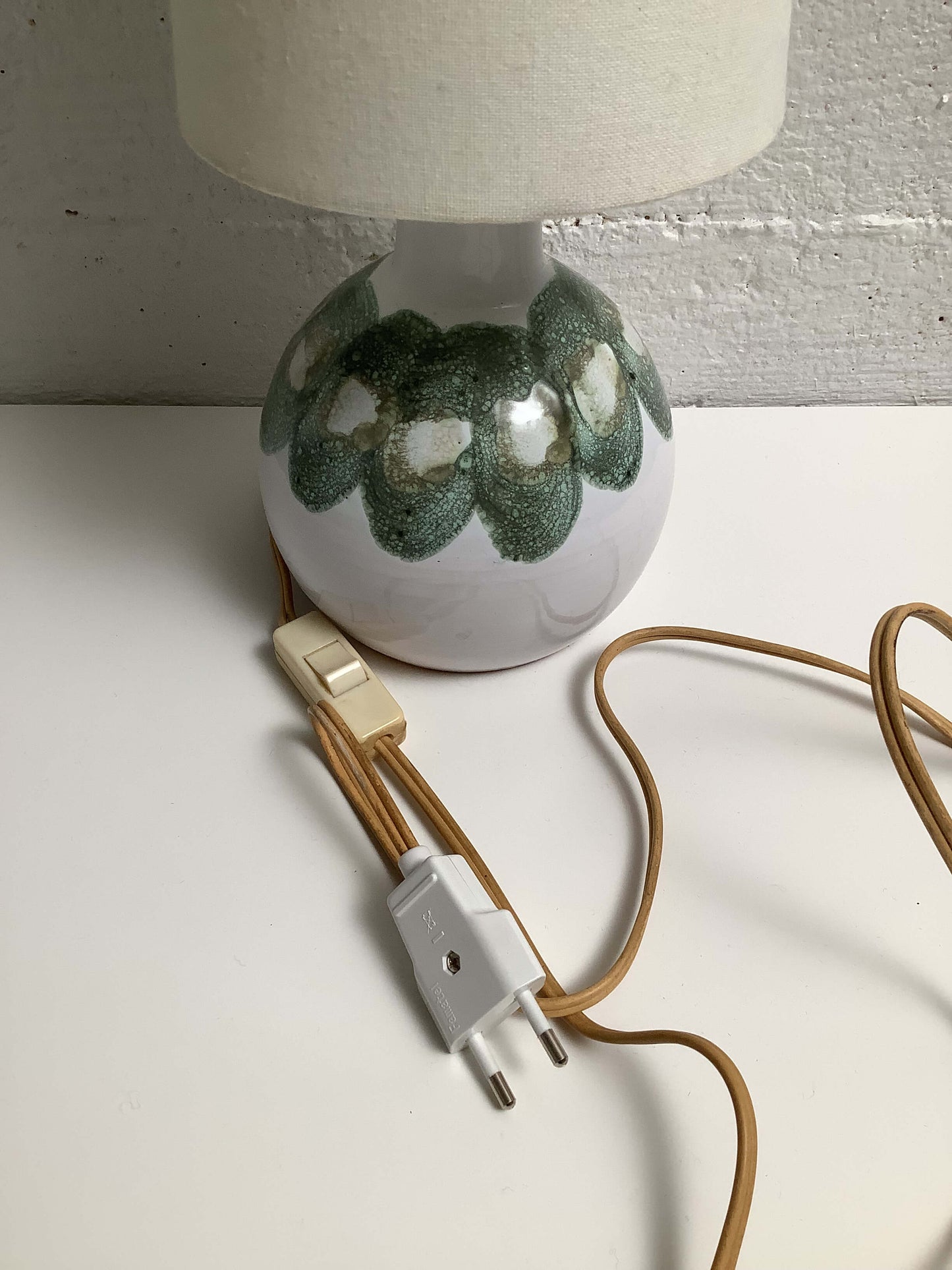 Keraaminen pöytävalaisin