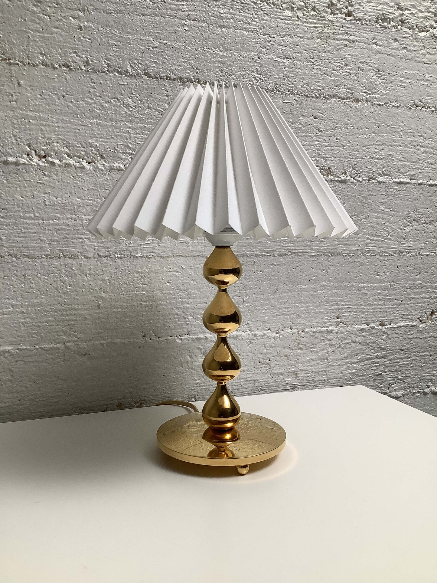 Tanskalainen Hugo Asmussen kullattu pöytävalaisin