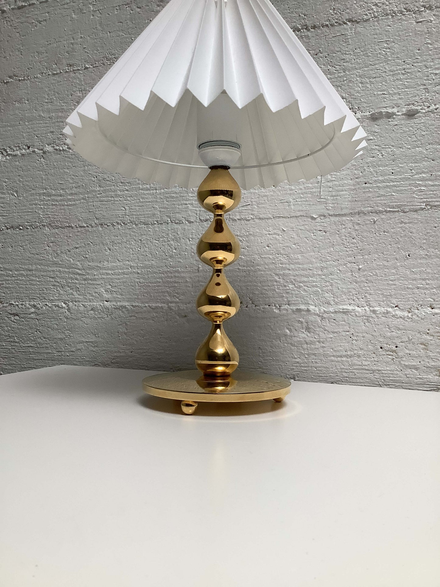 Tanskalainen Hugo Asmussen kullattu pöytävalaisin