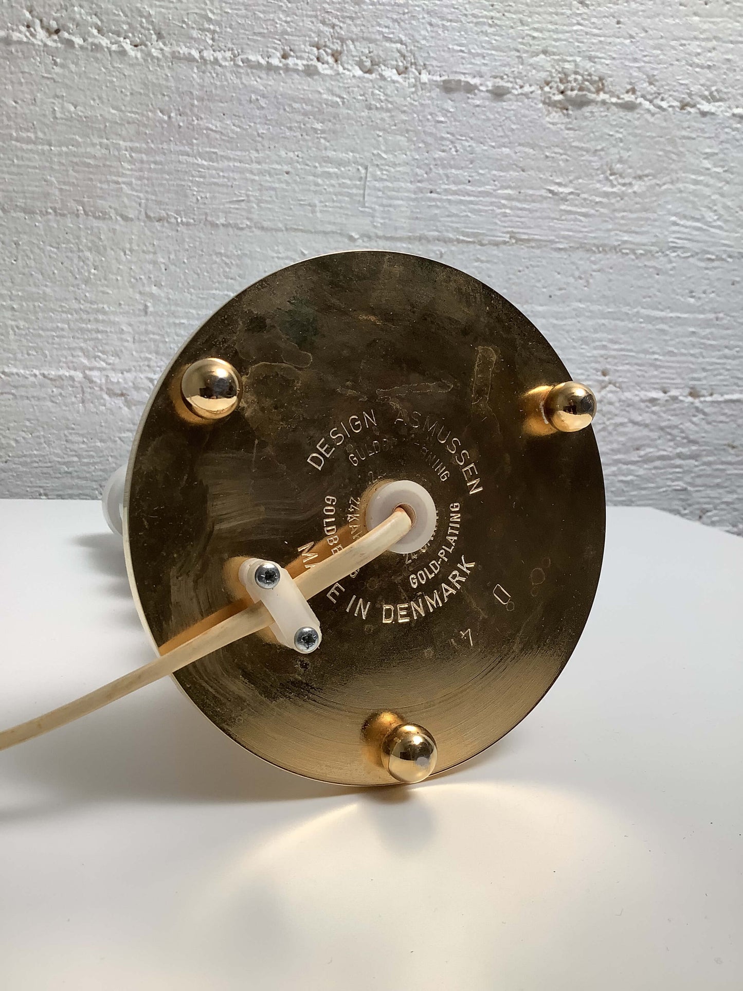 Tanskalainen Hugo Asmussen kullattu pöytävalaisin