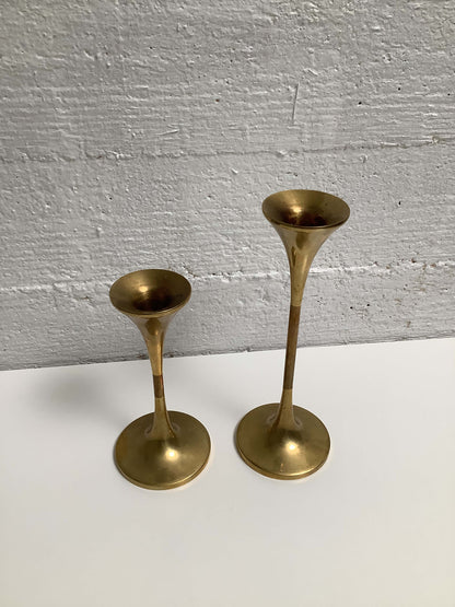 Messinkinen kynttilänjalkapari