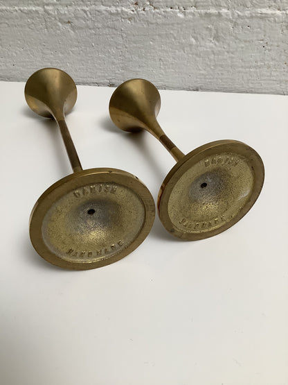 Messinkinen kynttilänjalkapari