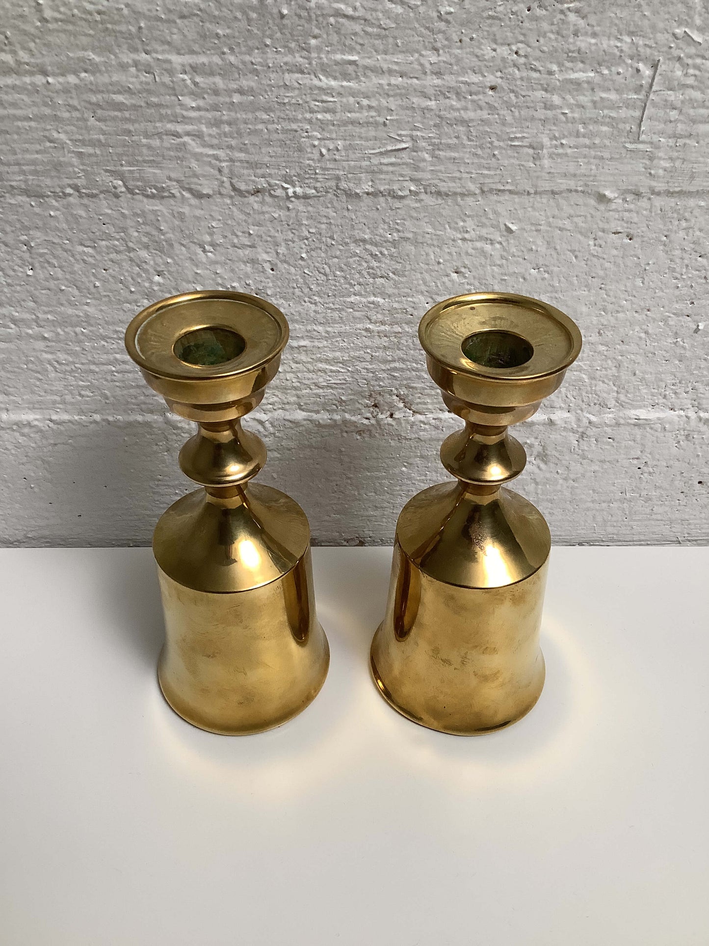 Messinkinen kynttilänjalkapari Boyes Metallkunst Denmark