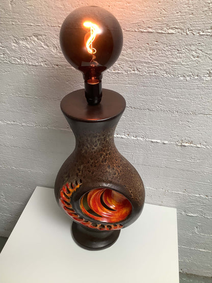 Walter Gerhards "Fat Lava" keraaminen valaisin