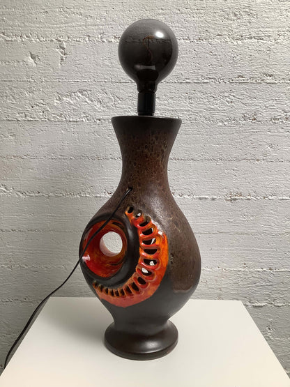 Walter Gerhards "Fat Lava" keraaminen valaisin