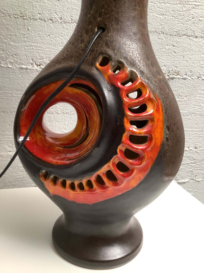 Walter Gerhards "Fat Lava" keraaminen valaisin