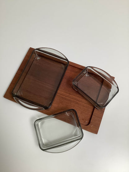 Tiikkinen tarjoiluastia, Kastrup Holmegaard 60-luku