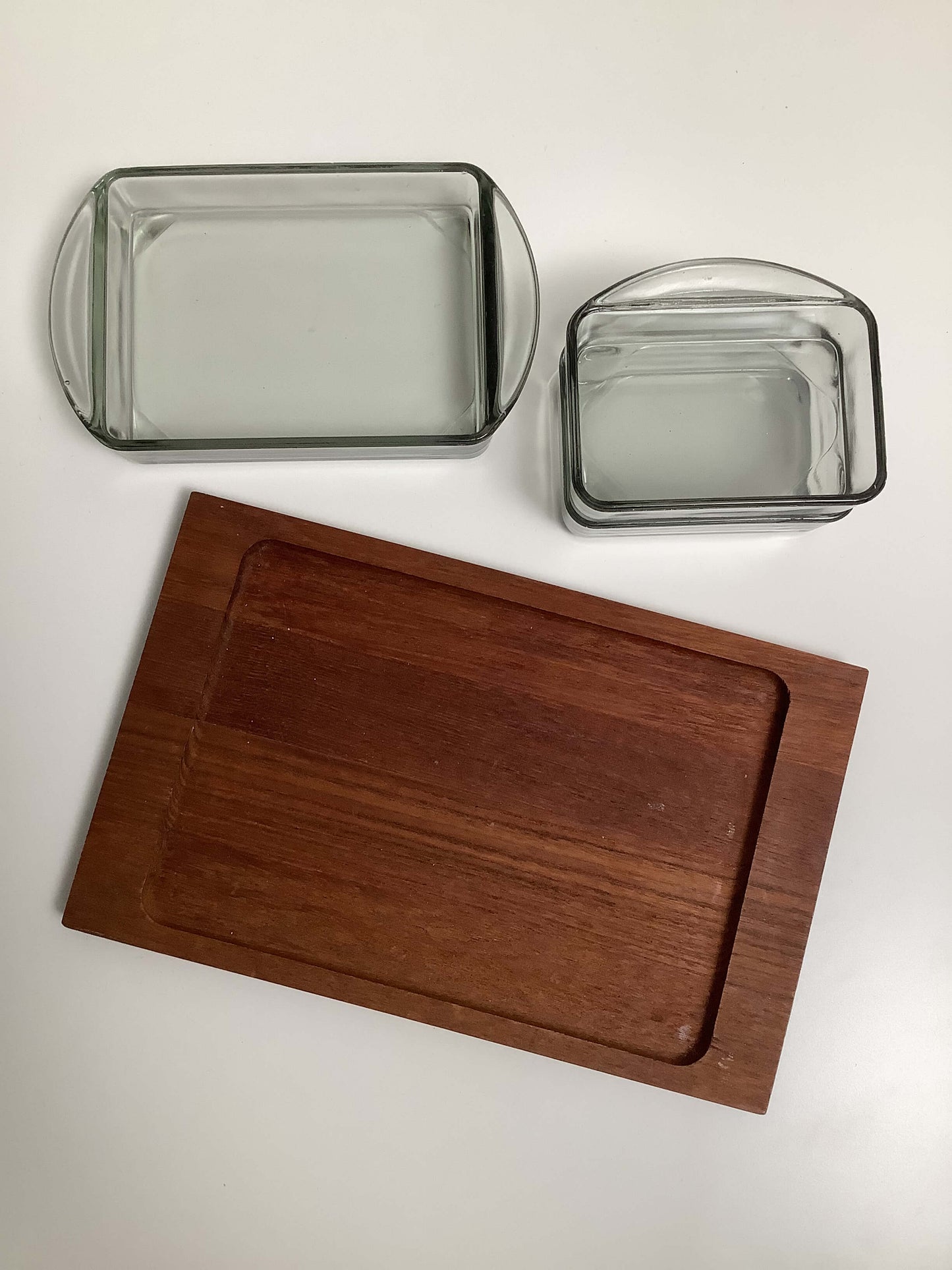 Tiikkinen tarjoiluastia, Kastrup Holmegaard 60-luku