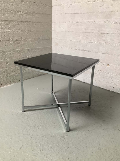 Art Deco tyylinen sivupöytä/pikkupöytä