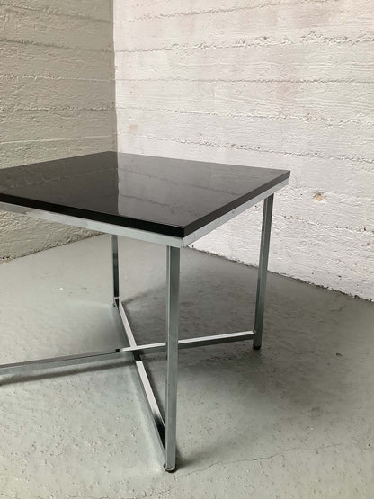 Art Deco tyylinen sivupöytä/pikkupöytä