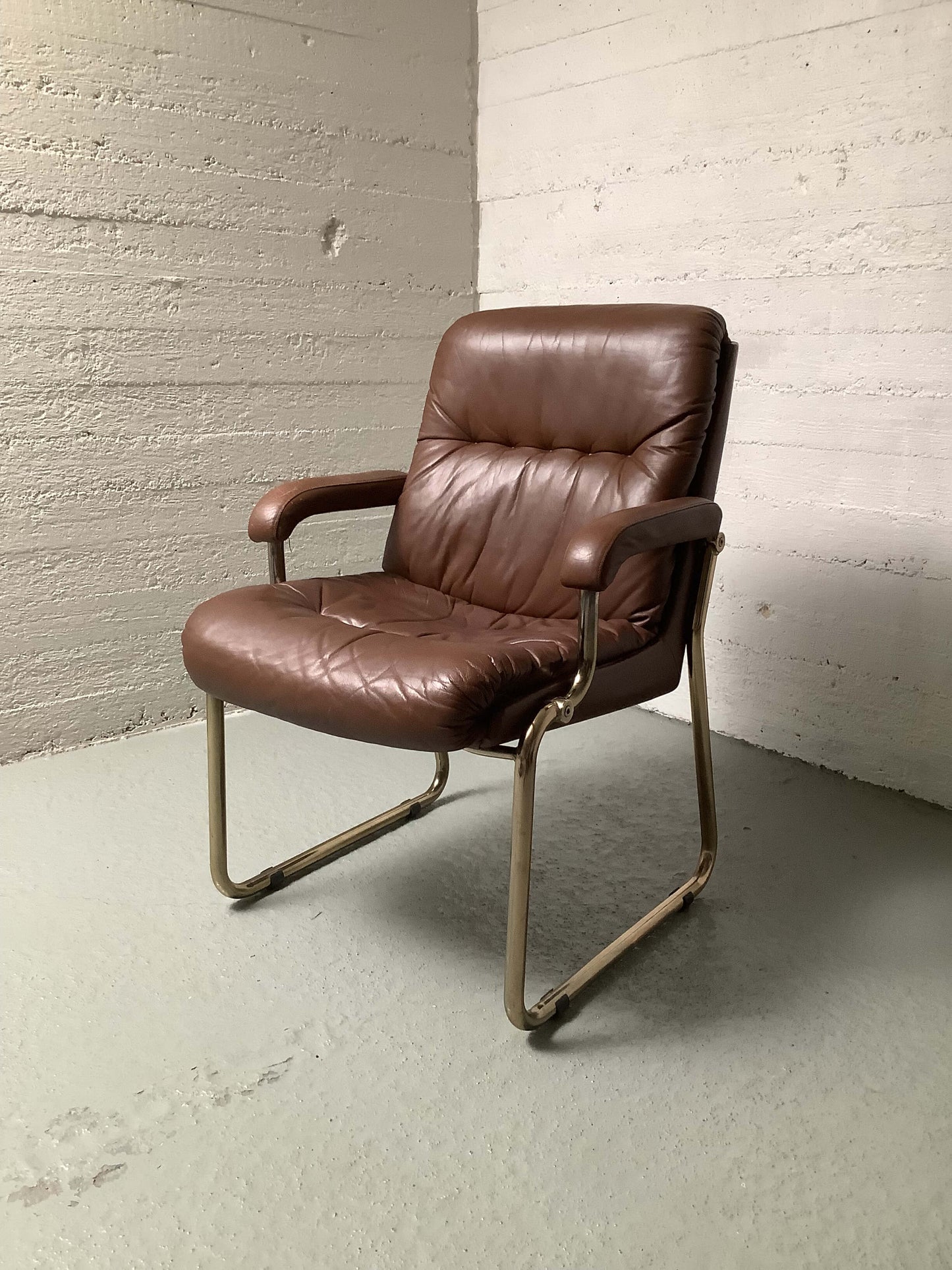 60-luvun nahkaiset nojatuolit