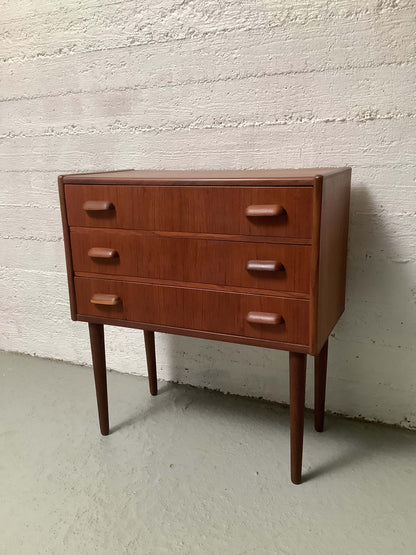 Teak lipasto 60/ 70-luku Tanska