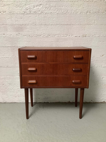 Teak lipasto 60/ 70-luku Tanska