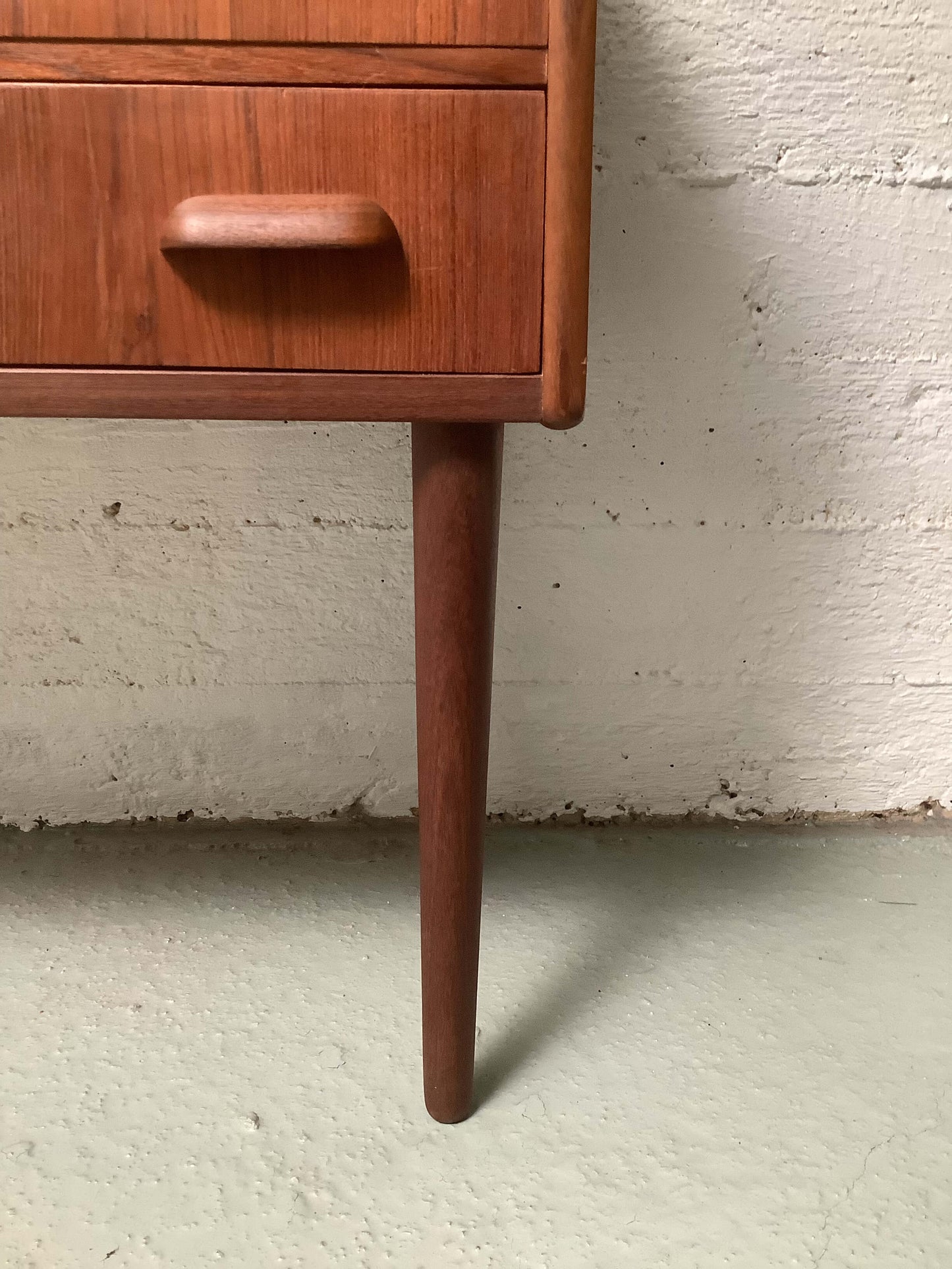 Teak lipasto 60/ 70-luku Tanska