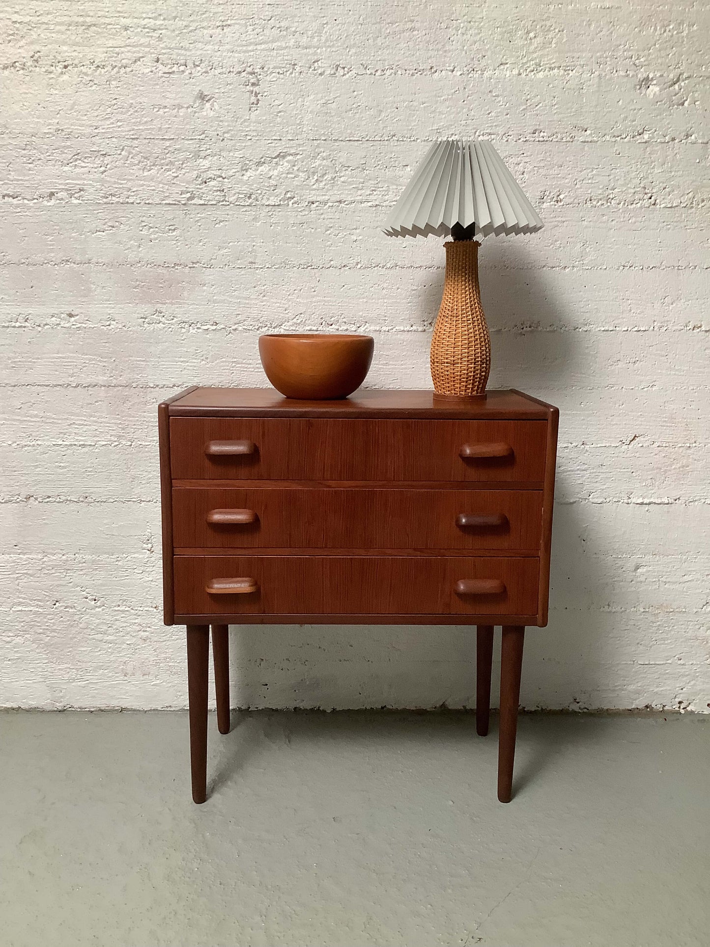 Teak lipasto 60/ 70-luku Tanska