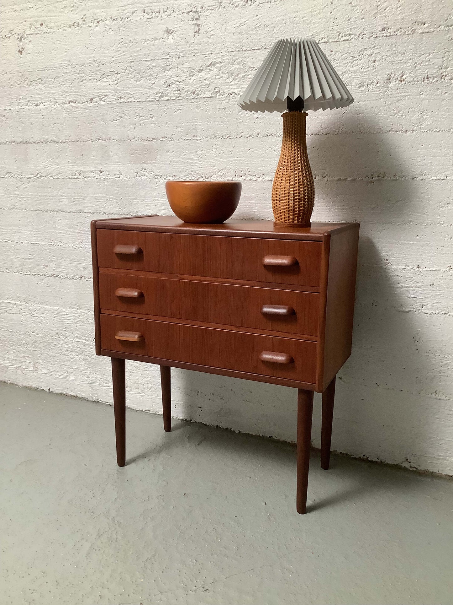 Teak lipasto 60/ 70-luku Tanska
