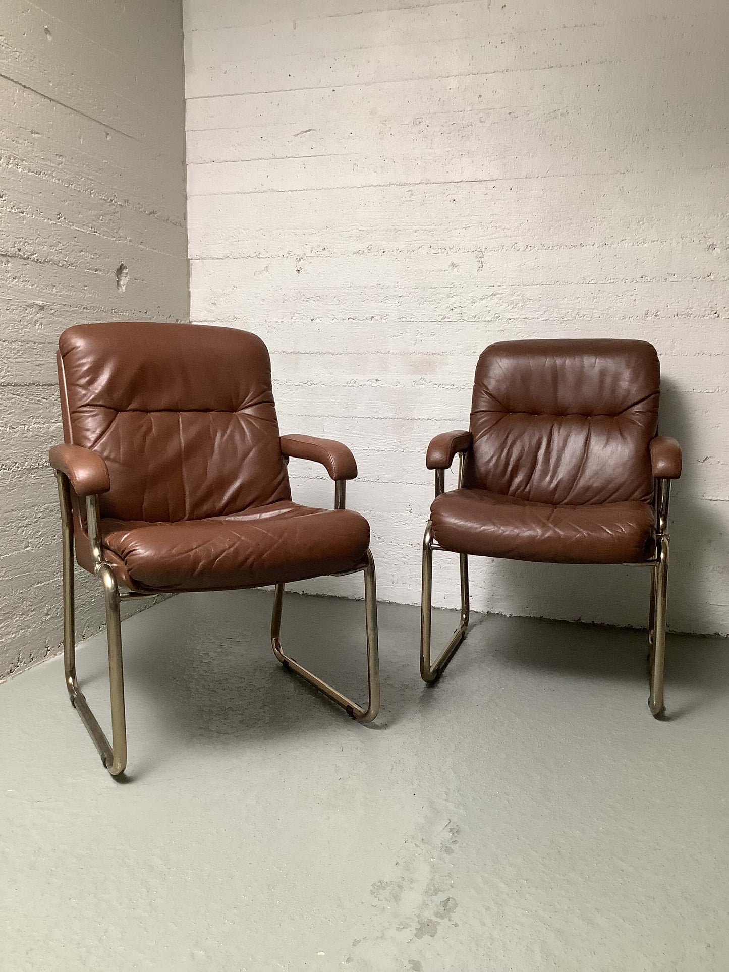 60-luvun nahkaiset nojatuolit