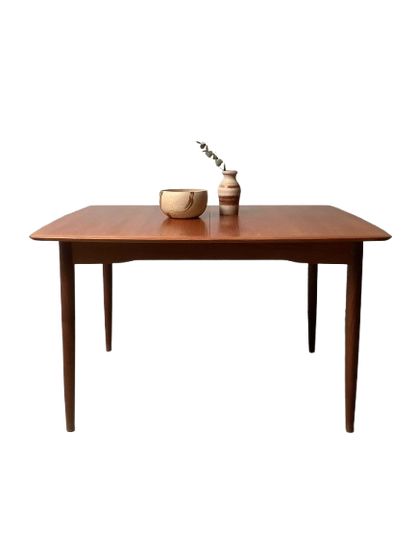 Tanskalainen 1960-luvun jatkettava teak- ruokapöytä