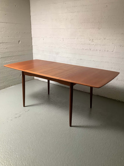 Tanskalainen 1960-luvun jatkettava teak- ruokapöytä