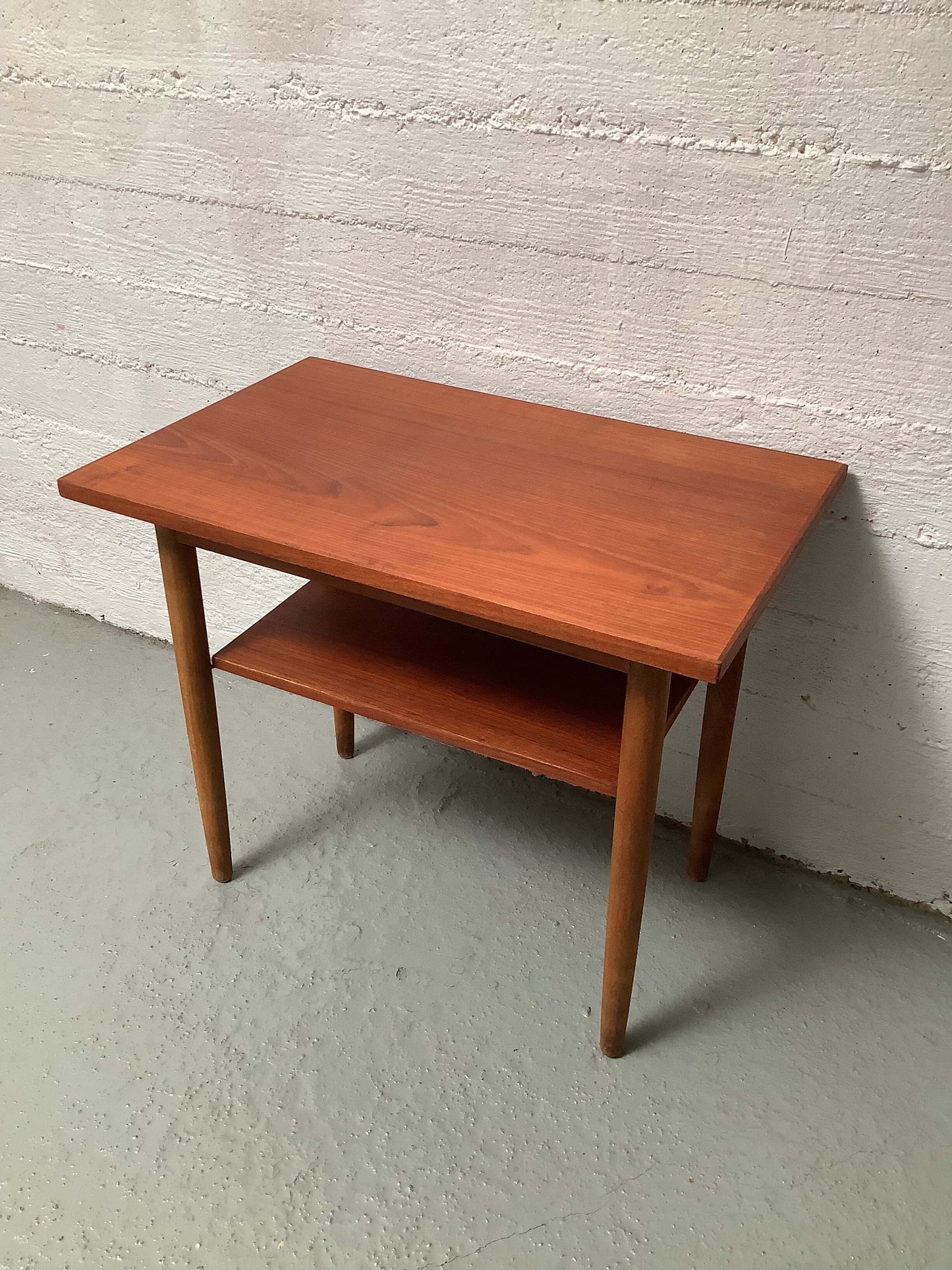Tanskalainen teak sivupöytä 60-luku.