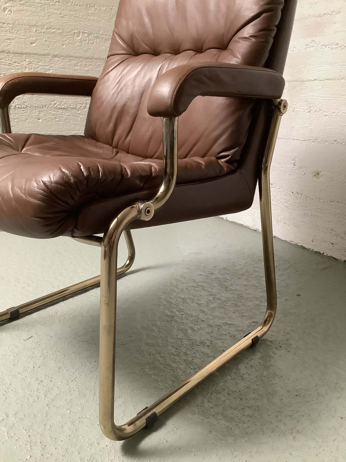 60-luvun nahkaiset nojatuolit