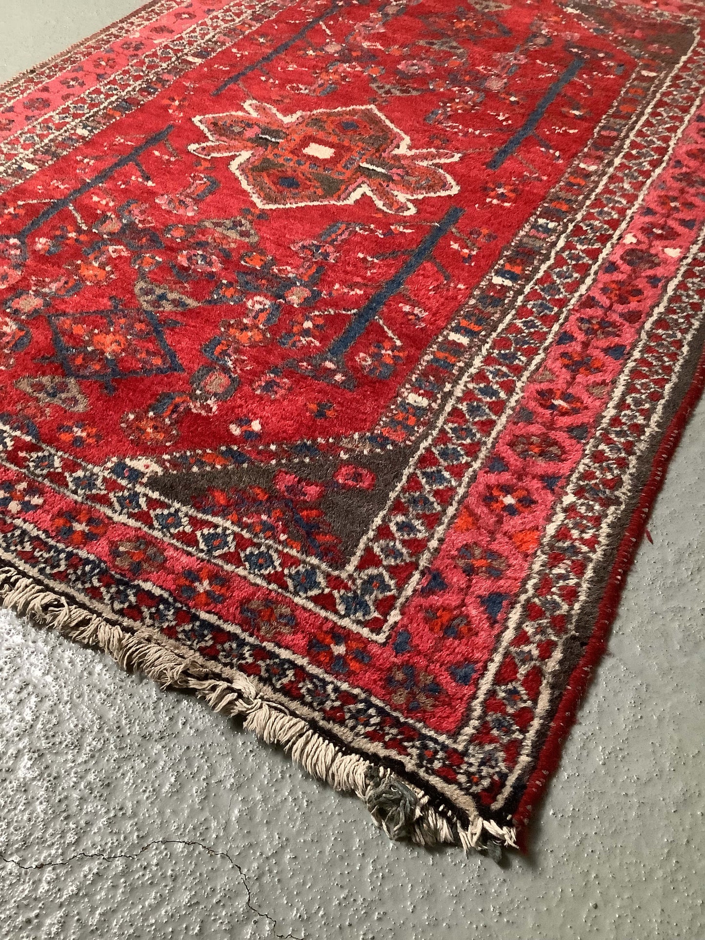 Käsinsolmittu vintage villamatto